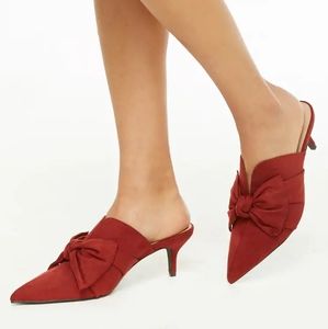 NWOT Pointed Toe Bow Mules